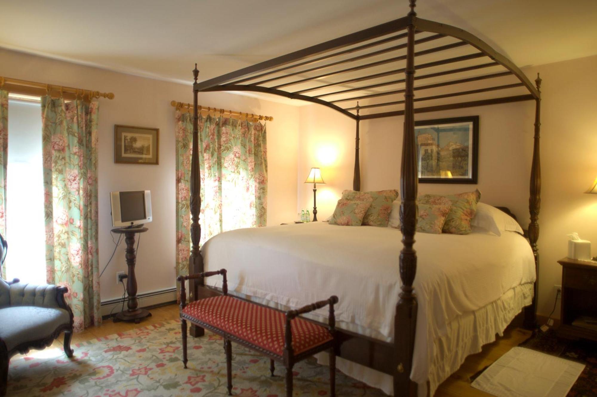 Highland Lake Inn Andover Екстериор снимка