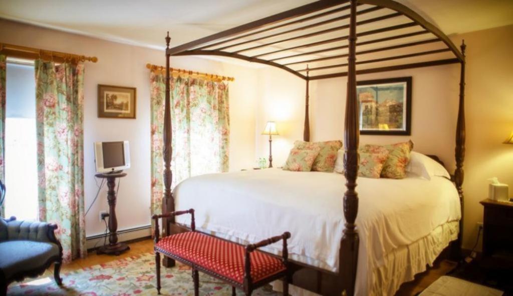 Highland Lake Inn Andover Екстериор снимка